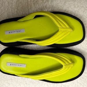 Brand New Gianni Bini Flip Flop Platform